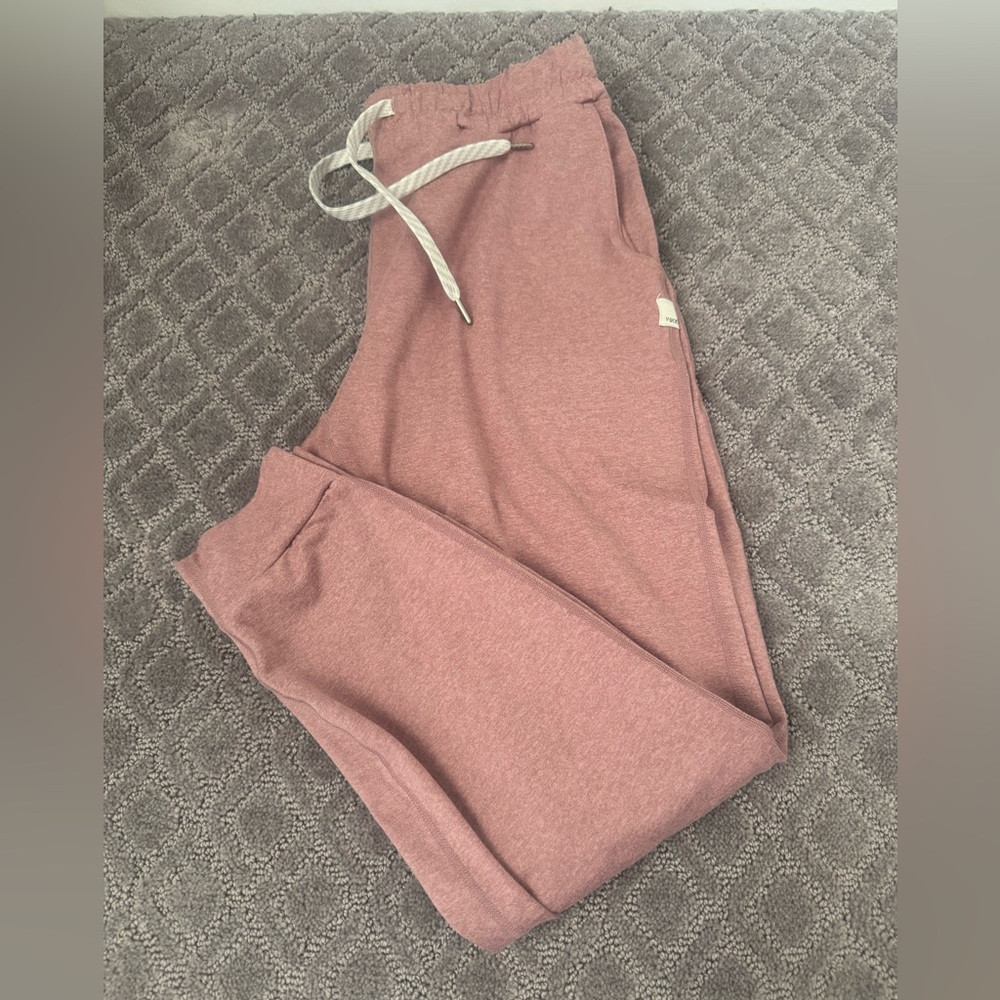 Vuori Women's Joggers in Dusty Rose xs